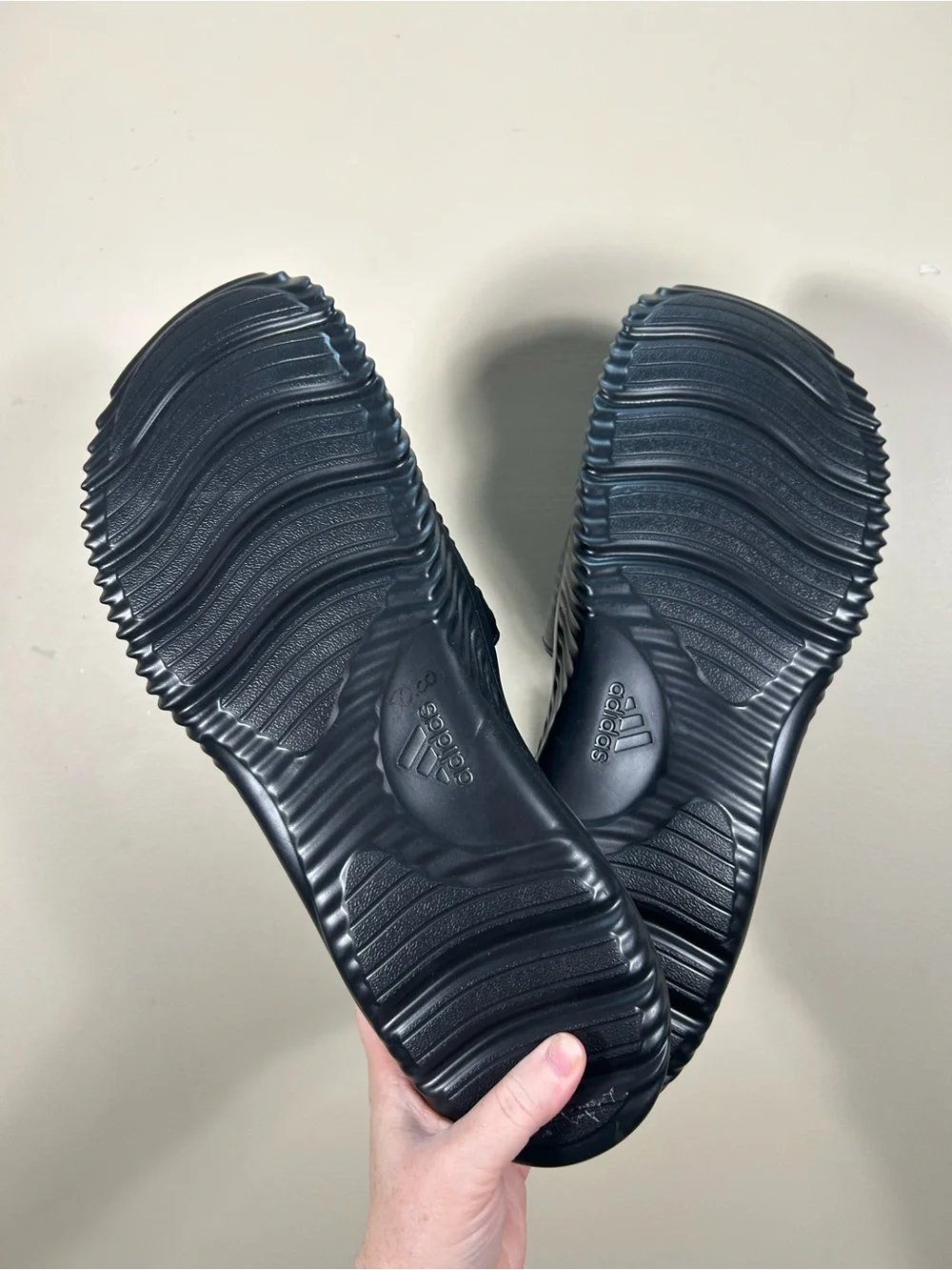 NWT Men’s Adidas Black Alpharesponse Slide 2.0 Size 17